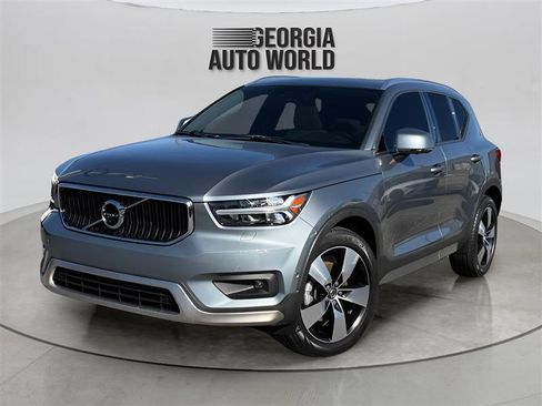 Used 2019 Volvo XC40 T5 Momentum image 4