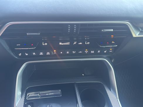 Used 2024 MAZDA CX-90 Plug-In Hybrid w/ Premium Plus AWD/4WD image 29