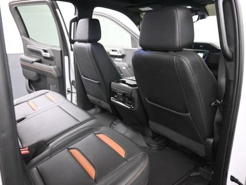 Used 2024 GMC Sierra 1500 AT4 w/ Technology Package AWD/4WD image 19