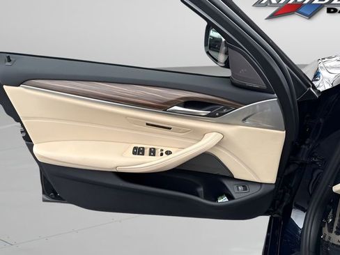 Certified 2023 BMW 530i xDrive w/ M Sport Package image 10