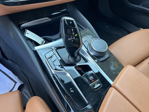 Used 2022 BMW 530i xDrive w/ Premium Package image 25