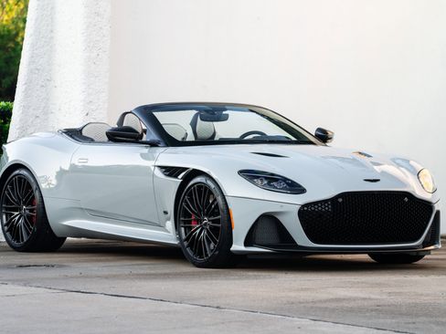 Used 2023 Aston Martin DBS Volante image 16