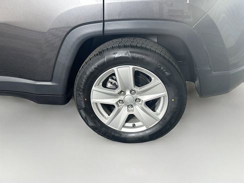 Used 2022 Jeep Compass Latitude image 11