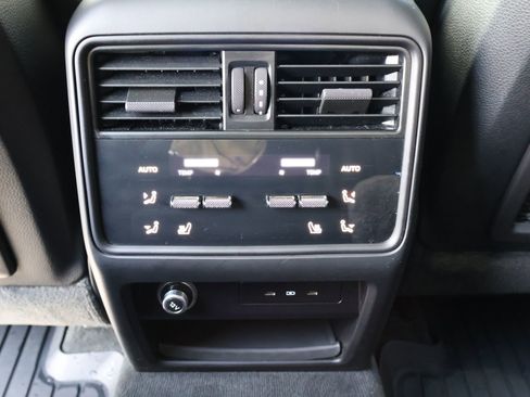 Certified 2024 Porsche Cayenne AWD/4WD image 23