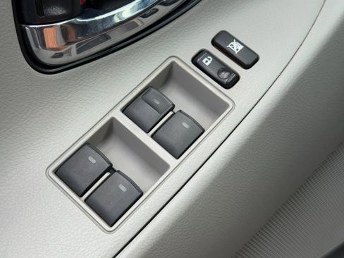 Used 2010 Toyota Camry image 16