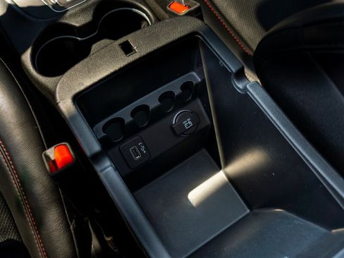 Used 2019 Jeep Cherokee Trailhawk AWD/4WD image 39