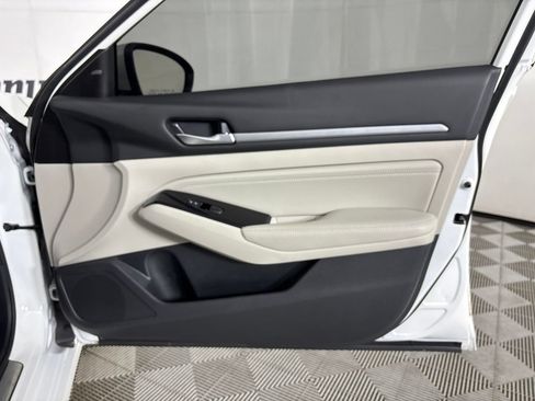 Used 2023 Nissan Altima 2.5 SL FWD image 29