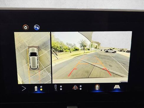Used 2025 Chevrolet Equinox LT w/ Safety and Technology Package FWD image 12