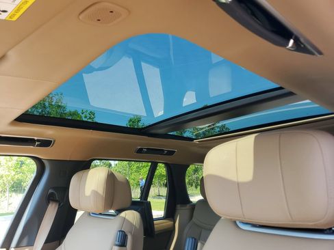 Used 2025 Land Rover Range Rover Autobiography AWD/4WD image 13