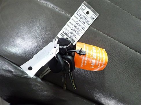 Used 2009 Chevrolet Express 1500 image 24