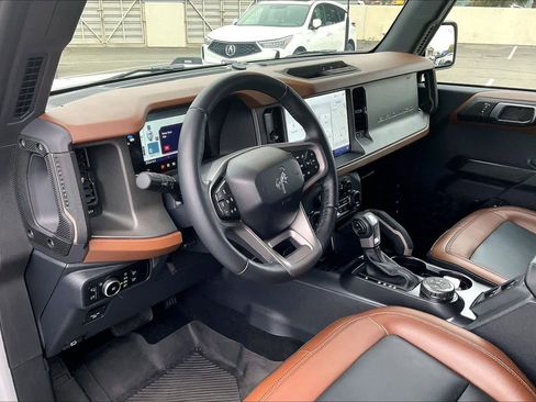 Used 2024 Ford Bronco Outer Banks image 16