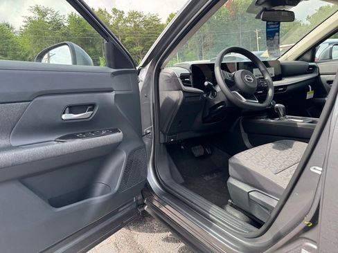 New 2025 Nissan Kicks SV image 13