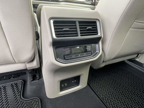 Certified 2025 Volkswagen Atlas SE w/ Panoramic Sunroof Package image 17