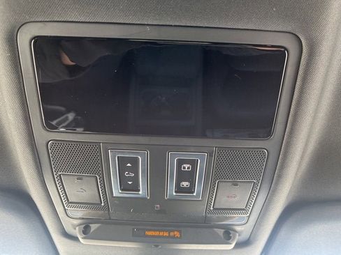 Used 2023 Land Rover Defender 130 S image 17