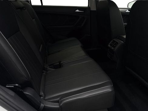Used 2023 Volkswagen Tiguan SE AWD/4WD image 40