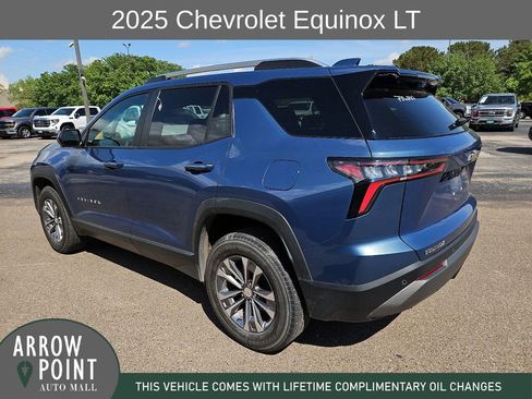 Used 2025 Chevrolet Equinox LT w/ Convenience Package II FWD image 8