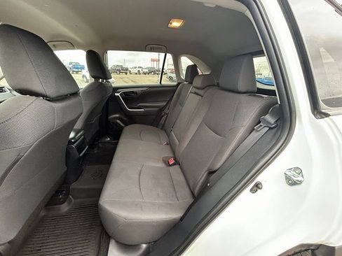 Used 2021 Toyota RAV4 LE image 7