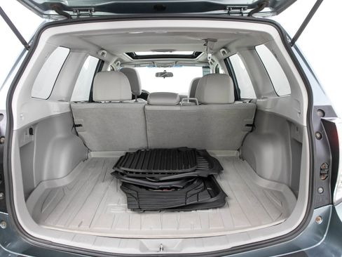 Used 2011 Subaru Forester 2.5X Premium w/ All-Weather Pkg AWD/4WD image 9