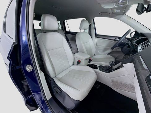 Used 2024 Volkswagen Tiguan SE image 28