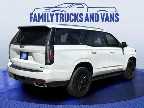 Used 2021 Cadillac Escalade Premium Luxury w/ Driver Assist Tech Package AWD/4WD image 5