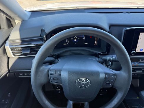 Used 2025 Toyota Camry LE image 33