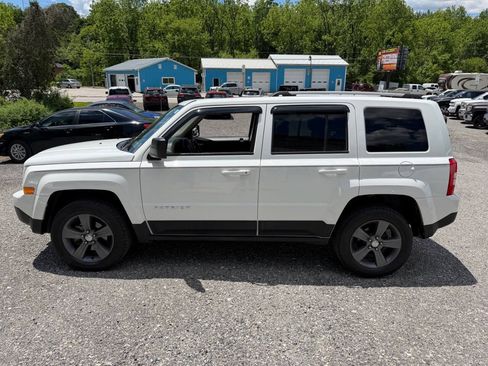 Used 2017 Jeep Patriot High Altitude AWD/4WD image 10