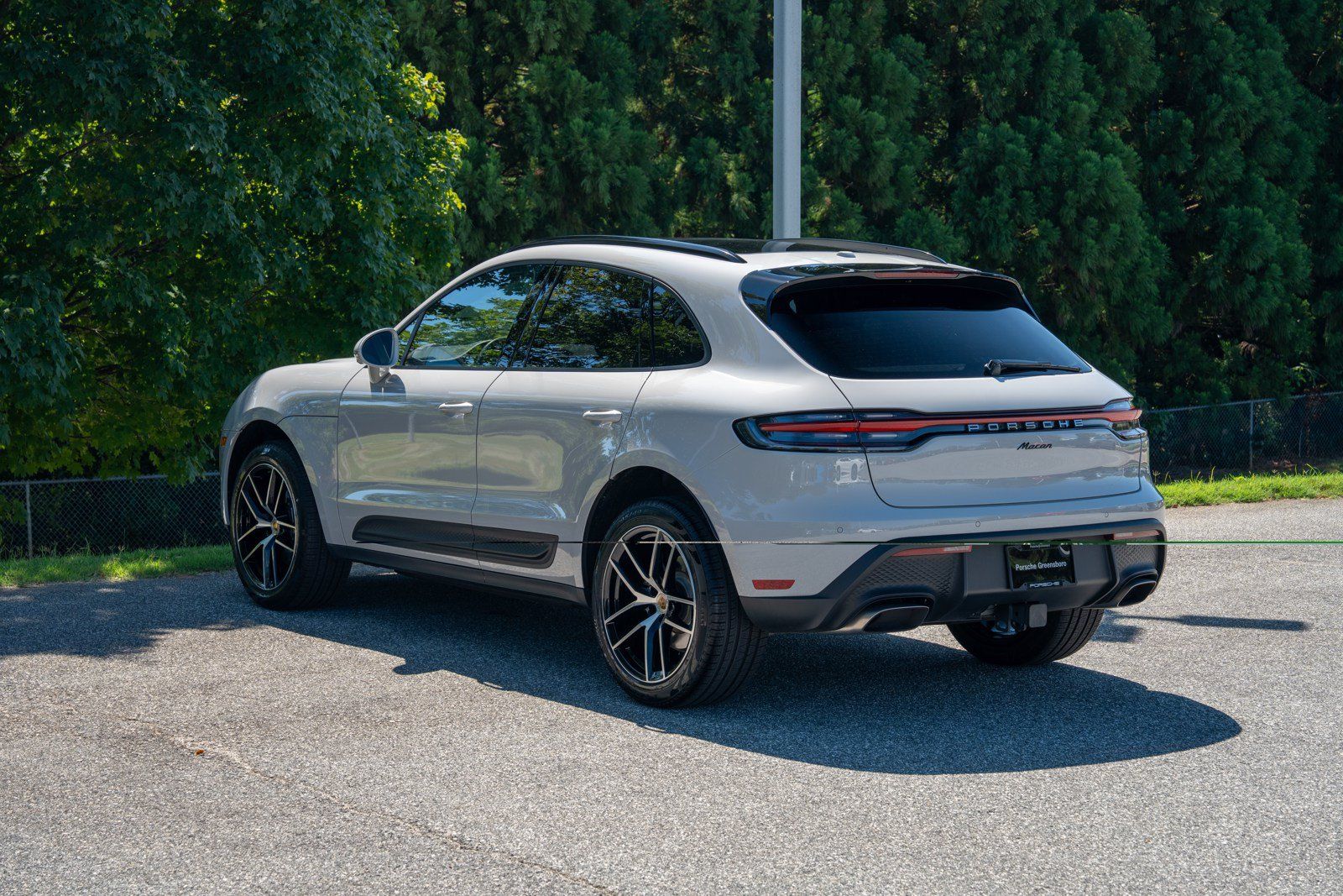 Certified 2026 Porsche Macan AWD/4WD image 3