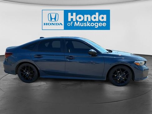 Used 2025 Honda Civic Sport image 4
