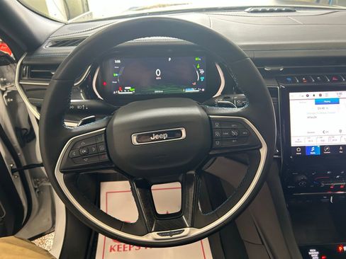 Certified 2022 Jeep Grand Cherokee Trailhawk w/ Luxury Tech Group III AWD/4WD image 16