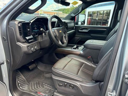 Used 2026 Chevrolet Silverado 2500 High Country w/ High Country Premium Package AWD/4WD image 16