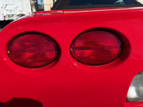 Used 2001 Chevrolet Corvette Convertible w/ Preferred Equipment Group2 image 30