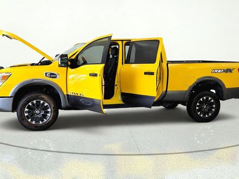 Used 2017 Nissan Titan PRO-4X w/ Pro-4x Convenience Package AWD/4WD image 9