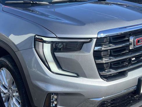 Certified 2025 GMC Acadia Elevation w/ Elevation Premium Package image 9