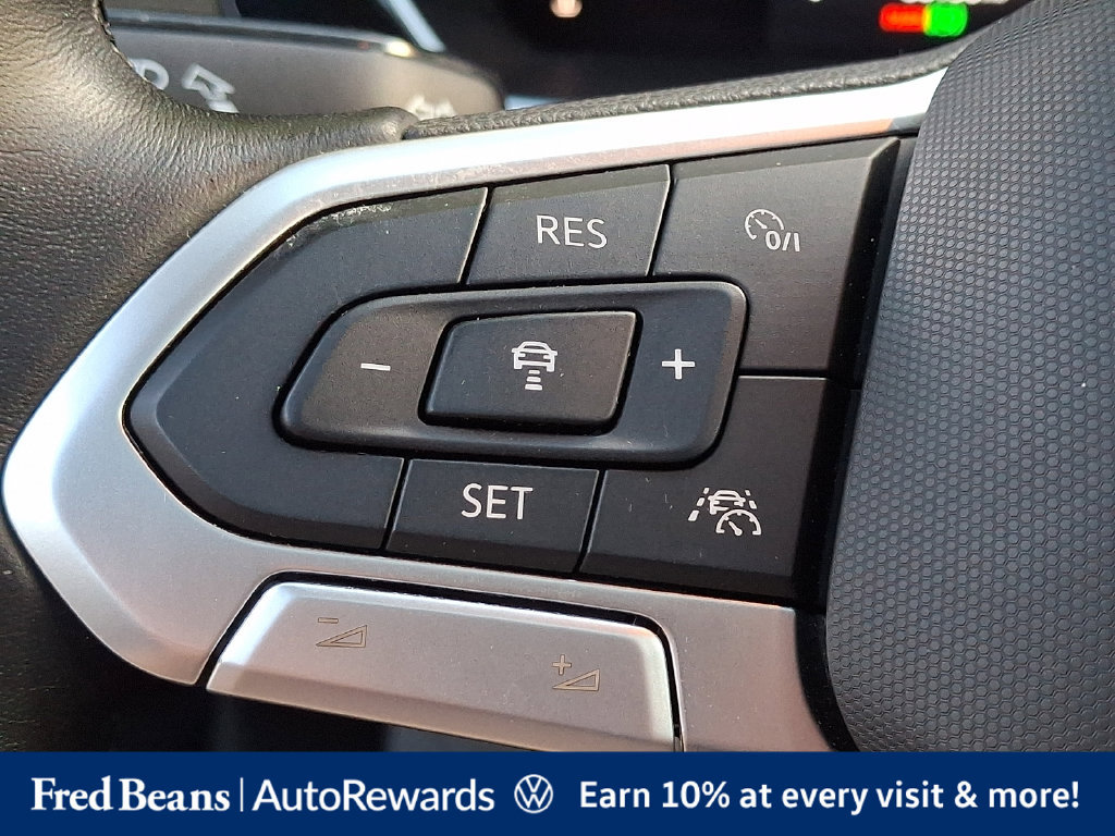 Certified 2022 Volkswagen Jetta SE w/ Panoramic Sunroof Package FWD image 27