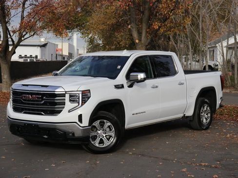 Used 2025 GMC Sierra 1500 SLT image 1
