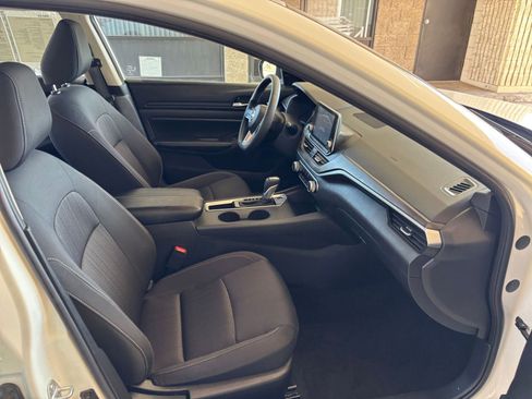 Used 2025 Nissan Altima 2.5 SV FWD image 37