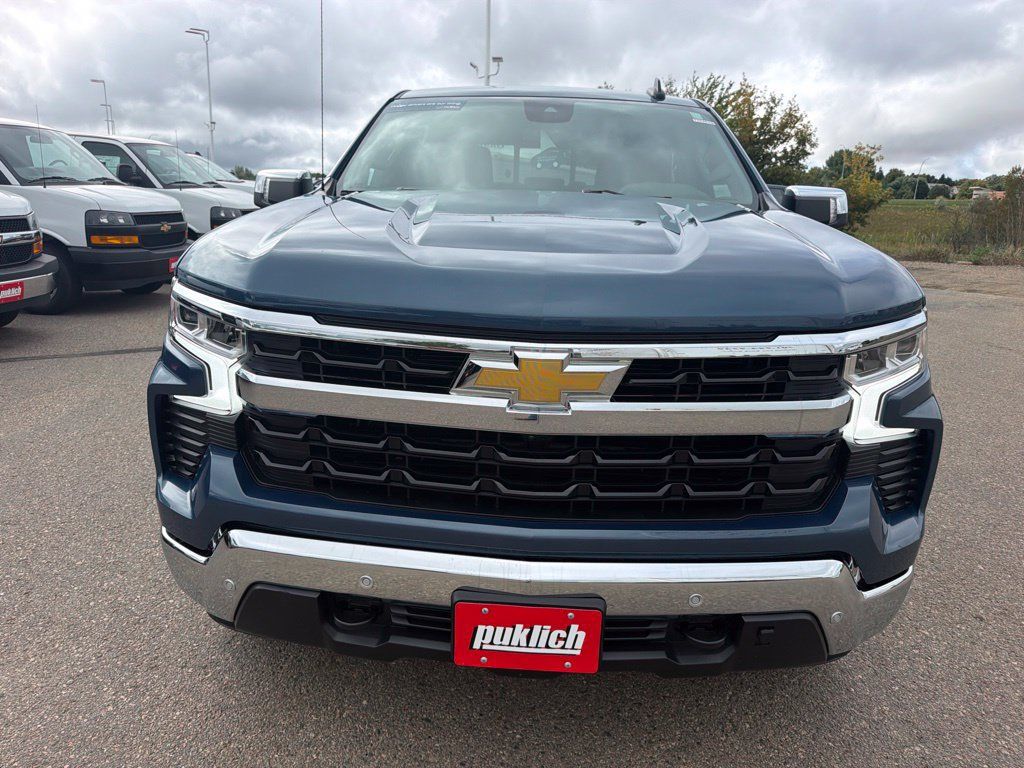 Used 2024 Chevrolet Silverado 1500 LT w/ Z71 Off-Road Package AWD/4WD image 2
