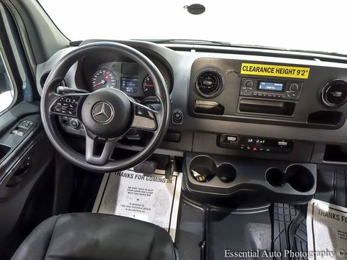 Used 2021 Mercedes-Benz Sprinter 2500 image 9