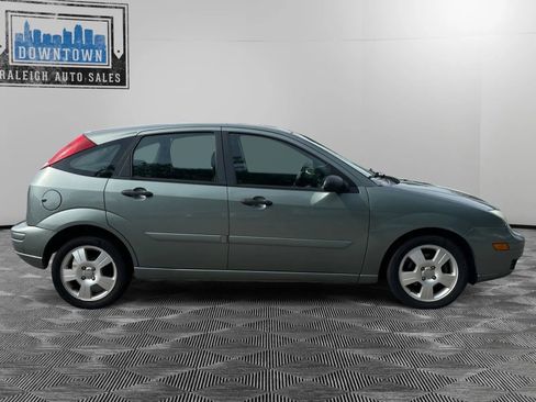 Used 2005 Ford Focus SES FWD image 5