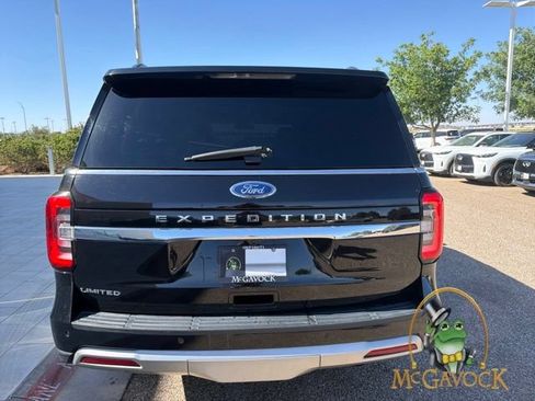 Used 2022 Ford Expedition Limited AWD/4WD image 2