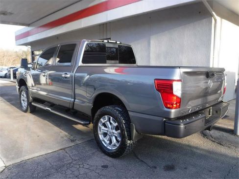 Used 2018 Nissan Titan SV w/ SV Convenience Package image 13