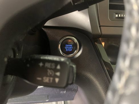 Used 2017 Toyota Sienna Limited Premium image 18