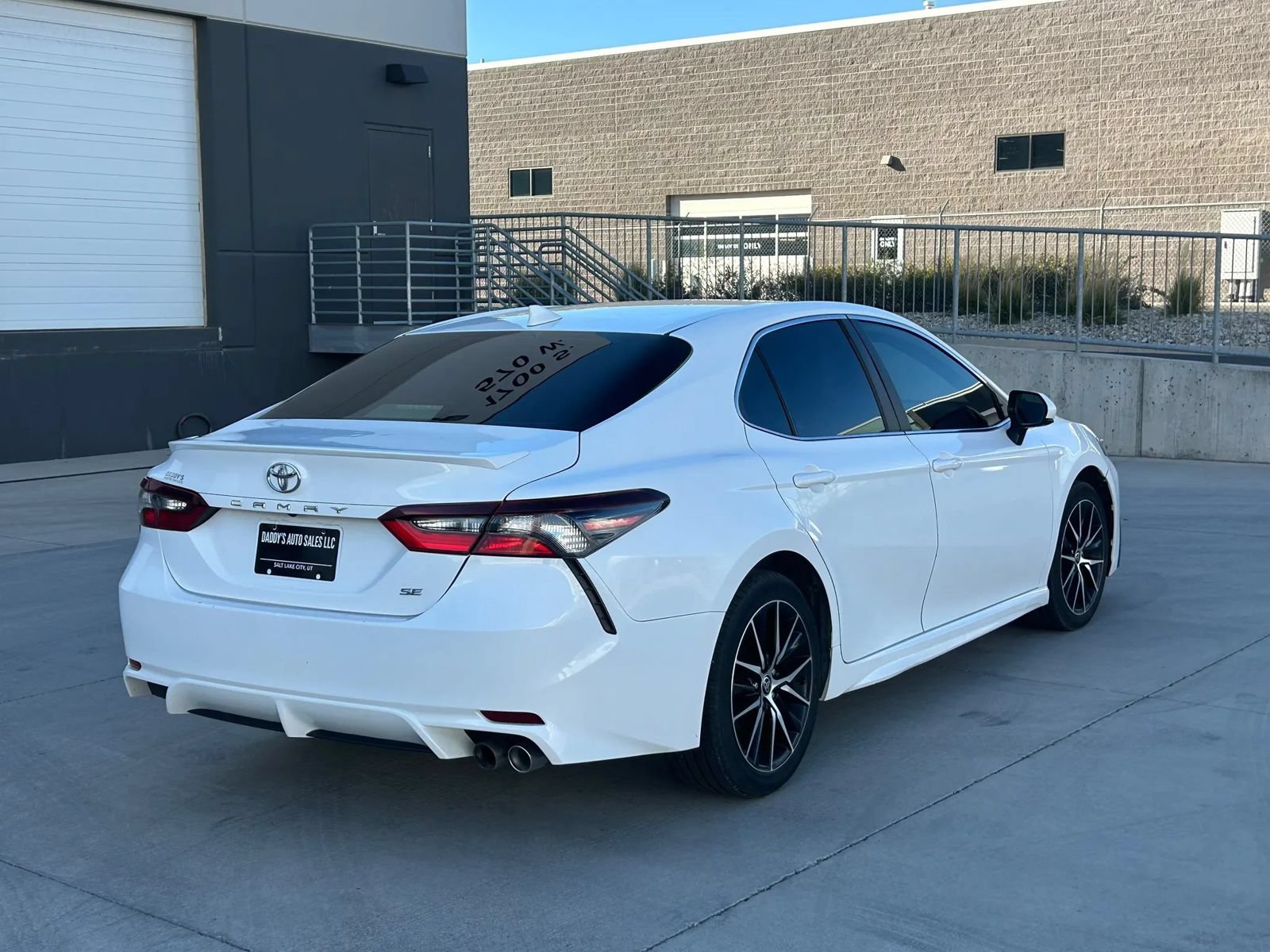 Used 2021 Toyota Camry SE FWD image 5
