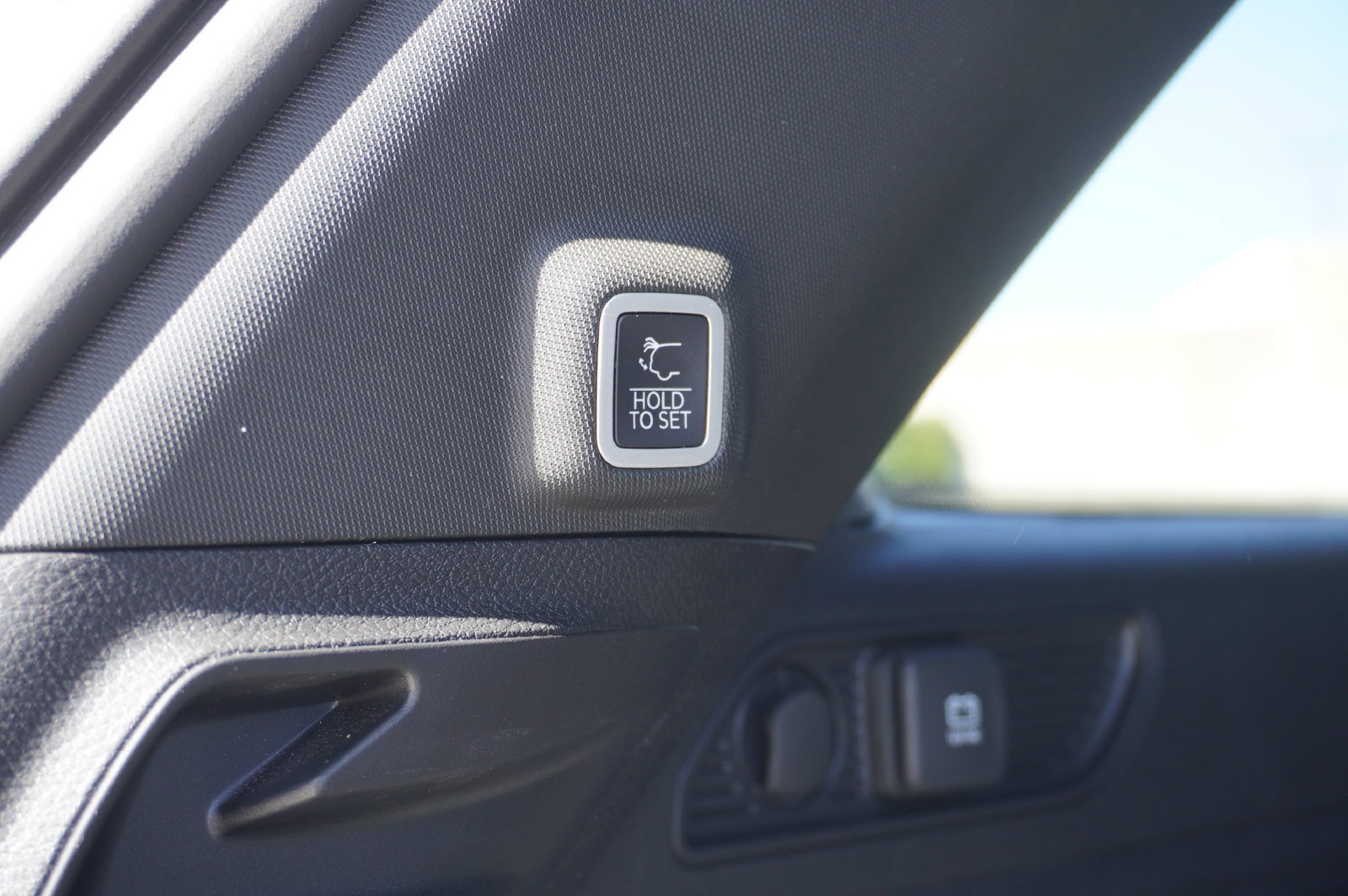 Used 2023 Jeep Grand Cherokee Altitude AWD/4WD image 9