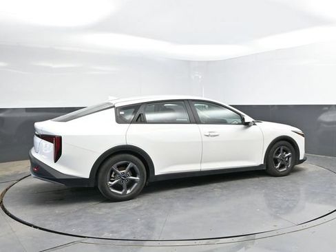 Used 2025 Kia K4 FWD image 2