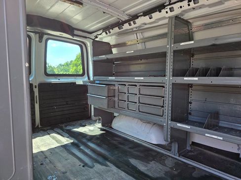 Used 2018 Chevrolet Express 2500 w/ Driver Convenience Package image 22