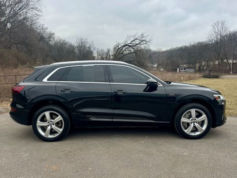 Used 2019 Audi e-tron Premium Plus image 7