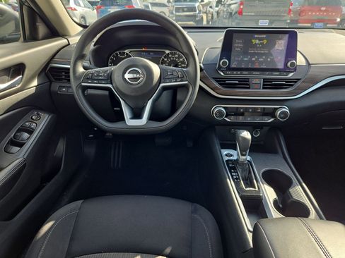 Used 2025 Nissan Altima 2.5 SV image 28