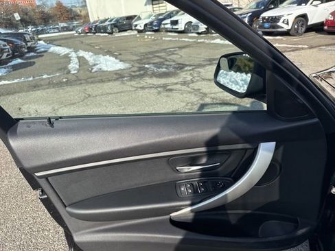 Used 2017 BMW 320i xDrive Sedan image 35