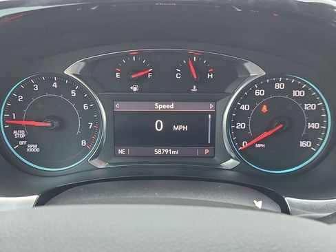 Used 2023 Chevrolet Traverse LT FWD image 12